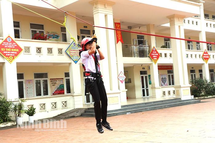 Học sinh thực hành PCCC&amp;CNCH.
