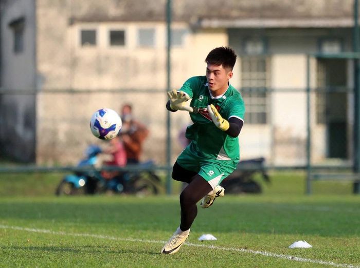 Thủ môn cao nhất đội tuyển hiện tại được đánh giá là lựa chọn số 1 của U22 Việt Nam ở SEA Games 33. Ảnh: Tuấn Phạm