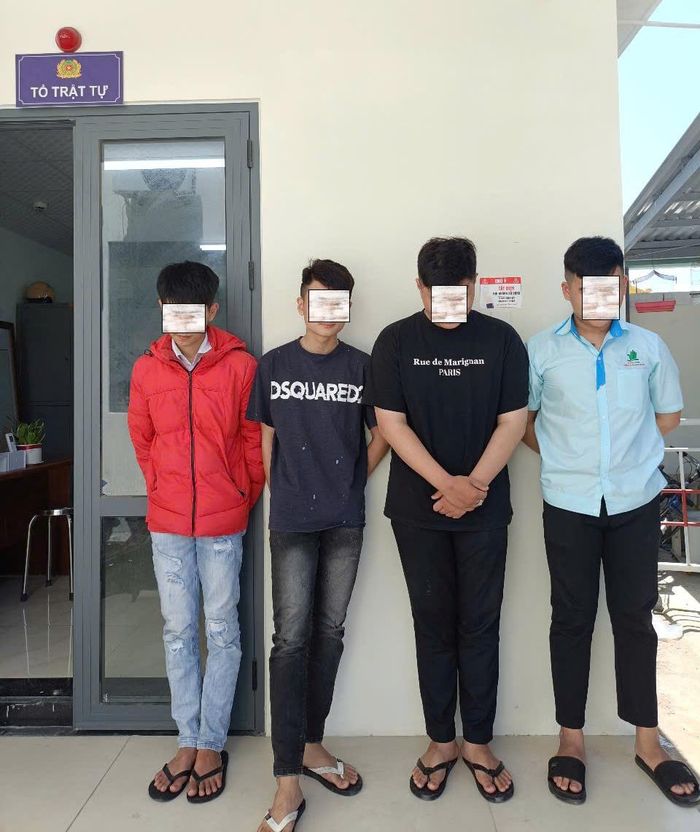 Các thanh niên vi phạm tại cơ quan Công an.