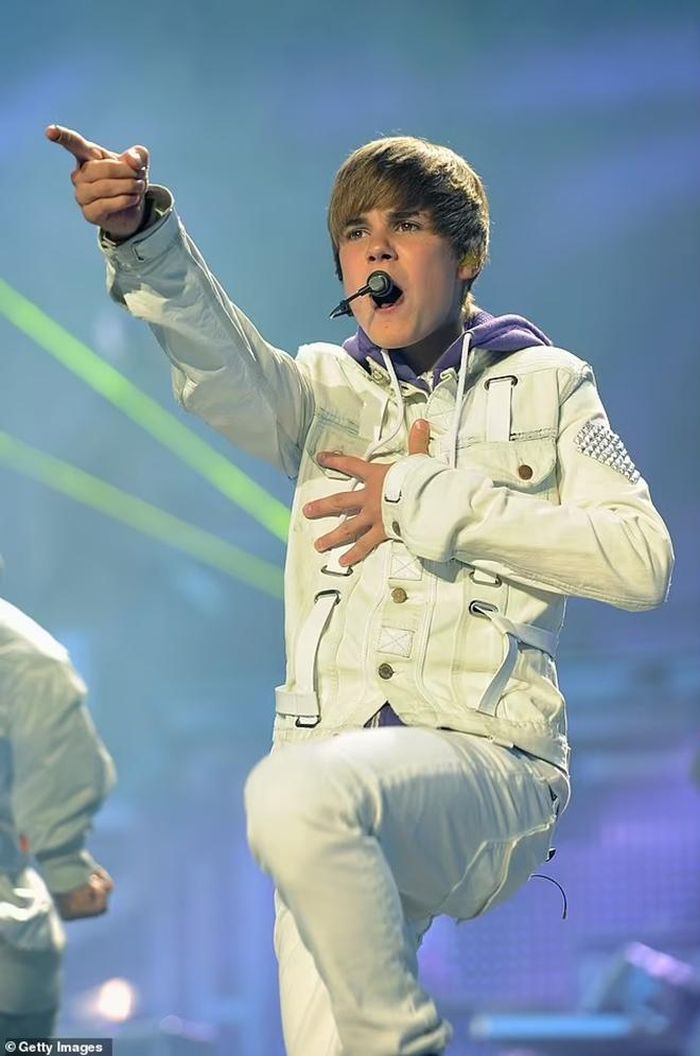 Justin Bieber vụt sáng thành ngôi sao khi mới 15 tuổi