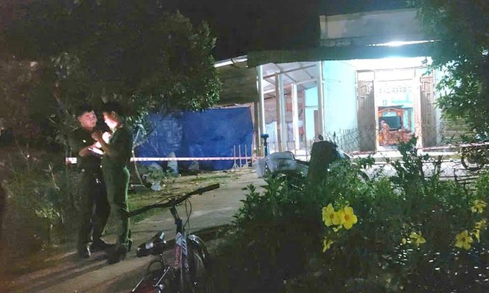 Cơ quan điều tra phong tỏa hiện trường vụ án mạng.