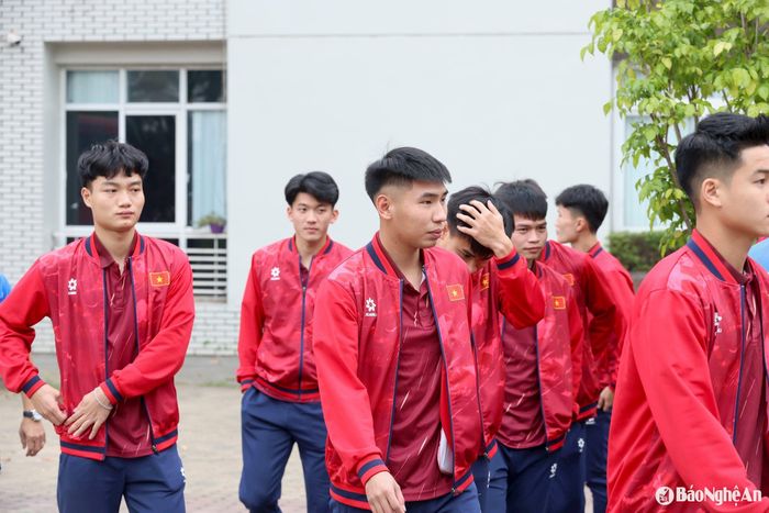 Việc thi đấu với những đối thủ chất lượng là cơ hội quan trọng để quyền huấn luyện viên trưởng Đinh Hồng Vinh thử nghiệm nhân sự và định hình lối chơi. Ảnh: Hải Hoàng