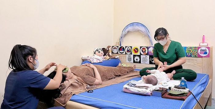  Dịch vụ chăm sóc mẹ và bé tại nhà được nhiều bà mẹ ưa chuộng. Ảnh: H.H 