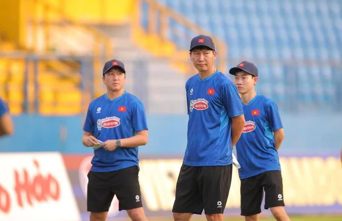 Thầy trò HLV Kim Sang Sik có thể dự giải đấu mời tại Philippines trong tháng 9.Ảnh: Tuấn Phạm
