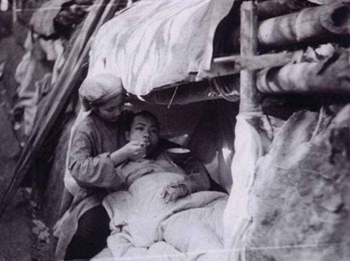 Hình ảnh chăm sóc thương binh trong thời kỳ chiến tranh. Ảnh: Tư liệu