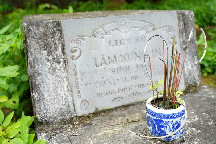 Tấm bia liệt sĩ người Trung Quốc Lâm Xưng In. Ảnh: Tiến Đông