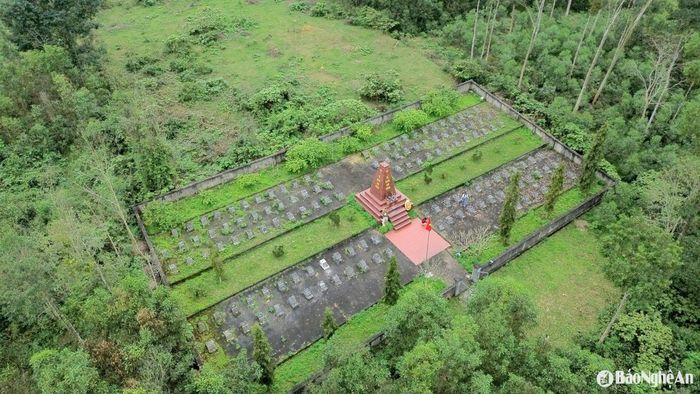 Nghĩa trang tử sĩ nhìn từ trên cao. Ảnh: Tiến Đông