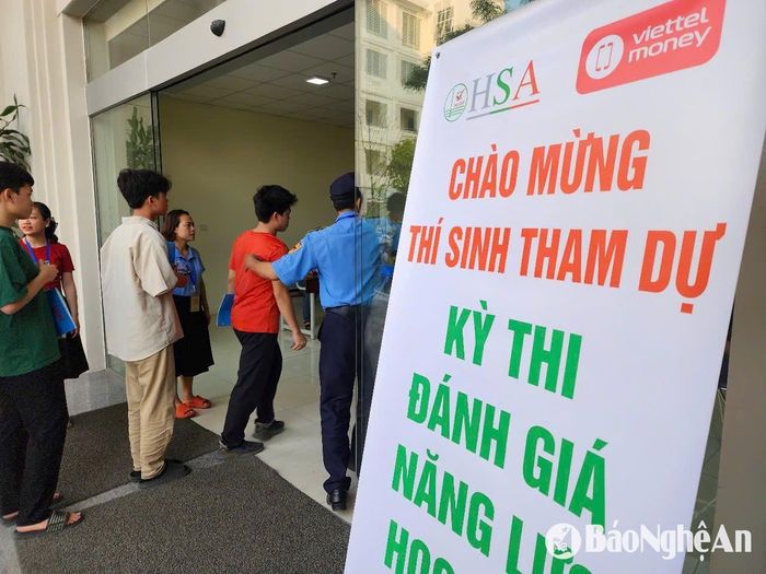 Nhiều thí sinh đã chọn các kỳ thi riêng để tăng cơ hội xét tuyển vào đại học. Ảnh: Mỹ Hà