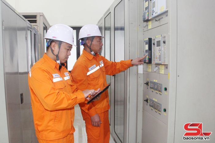 Kiểm tra thông số thiết bị điện Trạm 110kV Mộc Châu. 