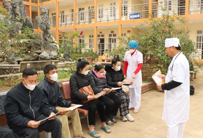 Tuyên truyền phòng chống bệnh lao phổi cho nhân dân.