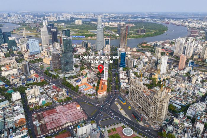 Trong ảnh là dự án 130 Hàm Nghi có tên thương mại là Golden Saigon Plaza với quy mô 1.482 m2, được cấp phép đầu tư năm 1994. Chủ đầu tư dự án là Công ty TNHH Liên doanh Golden Saigon Plaza.