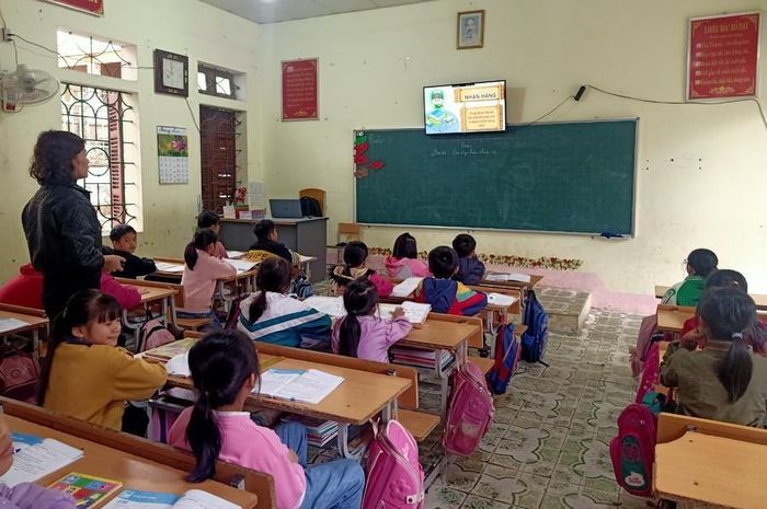  Các giáo viên chủ động ứng dụng công nghệ thông tin vào giảng dạy. 