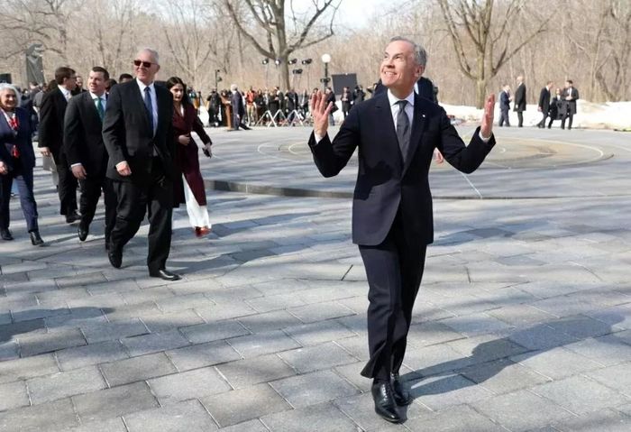 Thủ tướng Canada Mark Carney cùng nội các mới sau lễ tuyên thệ nhậm chức ngày 14/3. (Nguồn: CBC)