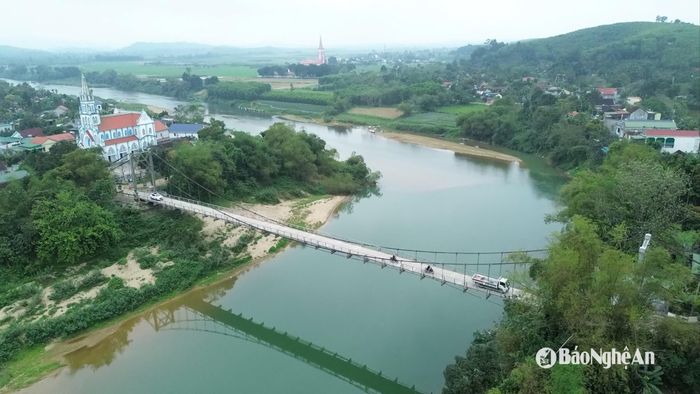 Người dân địa phương đang rất mong dự án xây dựng cầu sông Giăng sớm được triển khai. Ảnh: Tiến Đông