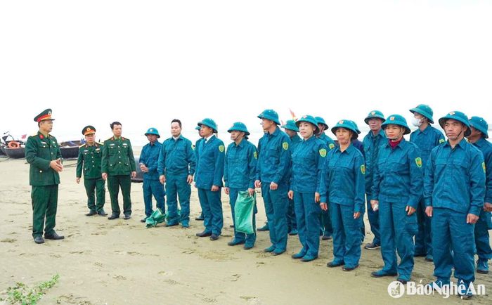 Nhiều năm qua, hàng nghìn lượt dân quân tự vệ đã góp phần giúp cho diện mạo biển Cửa Lò xanh - sạch - đẹp hơn trong lòng du khách. Ảnh: Thanh Quỳnh