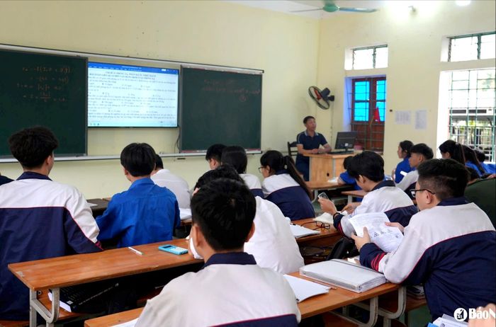 Việc đổi lịch thi có thể ảnh hưởng đến việc ôn tập của các học sinh lớp 12. Ảnh: Mỹ Hà
