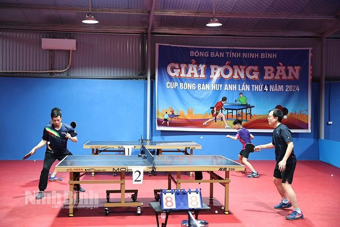Các tay vợt Câu lạc bộ bóng bàn Huy Anh tập luyện chuẩn bị tham gia Giải Bóng bàn các câu lạc bộ Cup Liên đoàn tỉnh Ninh Bình năm 2025.