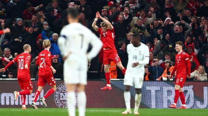 Hojlund ghi bàn rồi ăn mừng theo phong cách của Ronaldo