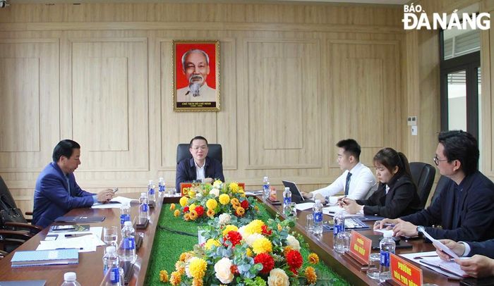 Bí thư Quận ủy Cẩm Lệ Nguyễn Văn Hùng chủ trì buổi làm việc với Công ty CP Tập đoàn Việt Angroup. Ảnh: T.AN