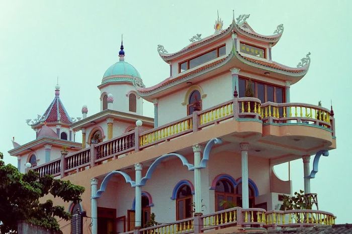 Pha trộn văn hóa trên một căn nhà mới xây tại thành phố Hải Phòng, năm 1997