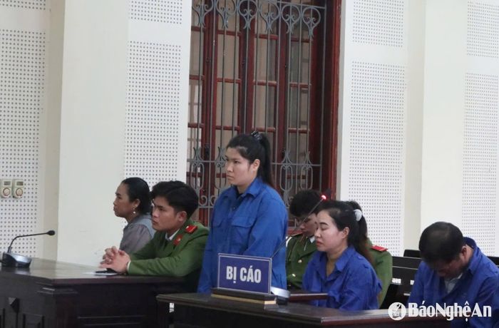 Bị cáo Phạm Thị Thanh Nhị khai đã tiếp tay cho người tình buôn ma túy. Ảnh: Trần Vũ