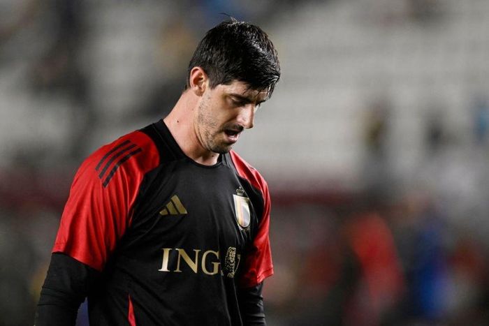 Courtois vắng mặt ở trận lượt về với Ukraine. Ảnh: Reuters.