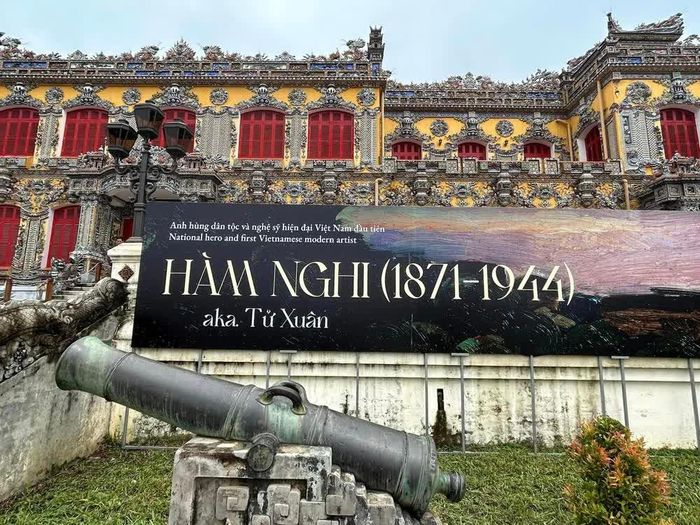Điện Kiến Trung (Huế) nơi diễn ra triển lãm “Trời, non, nước”