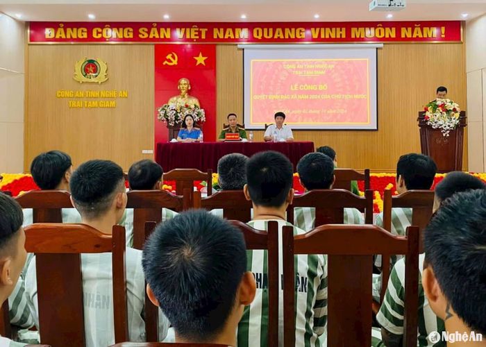 Lễ công bố quyết định đặc xá tại Trại tạm giam Công an tỉnh. Ảnh tư liệu: Quang Vinh