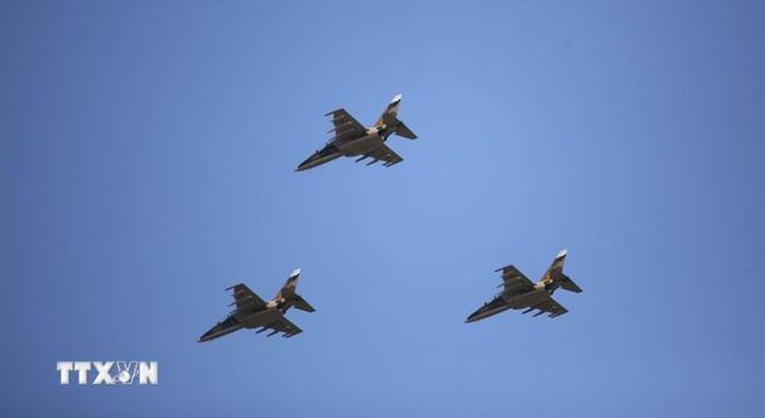  Trong quá trình tập luyện, Su-30MK2 bay thành 2 biên đội gồm 3 và 4 chiếc. (Ảnh: Lê Xuân/TTXVN) 