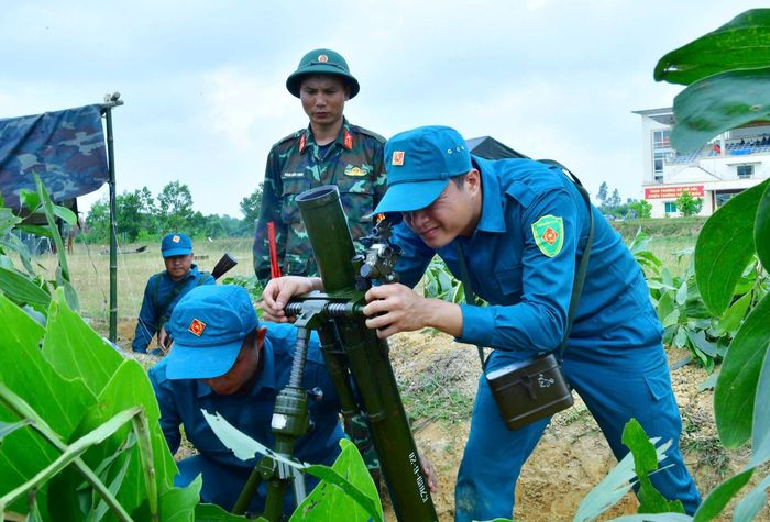 Lực lượng dân quân tự vệ được tổ chức xây dựng, huấn luyện phù hợp với đặc thù lao động, sản xuất và yêu cầu chiến đấu... để đáp ứng yêu cầu trong chiến tranh hiện đại. Ảnh: Bộ CHQS tỉnh