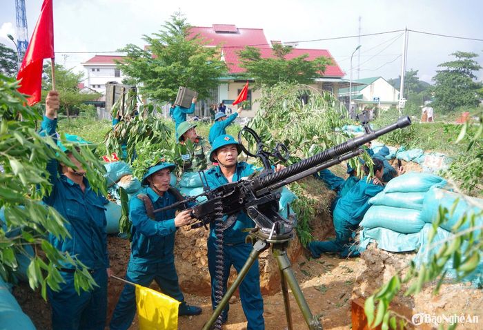 Cùng với đó, lực lượng này cũng sẽ không ngừng được giáo dục, huấn luyện nâng cao trình độ mọi mặt, hoàn thành tốt nhiệm vụ, có độ tin cậy cao; mãi là niềm tự hào của Đảng bộ, nhân dân và lực lượng vũ trang Nghệ An. Ảnh: Bộ CHQS tỉnh