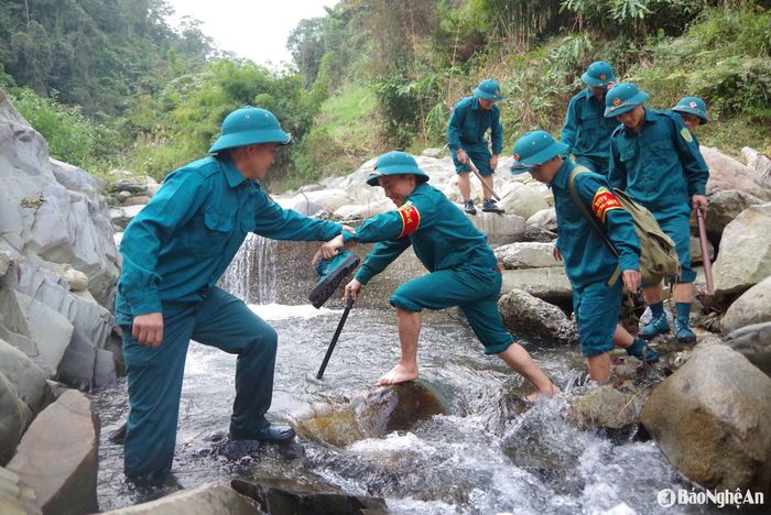 Bất cứ trong hoàn cảnh nào, lực lượng dân quân tự vệ cũng phấn đấu hoàn thành tốt nhiệm vụ được giao, xứng đáng với sự tin yêu của Đảng, sự đùm bọc, nuôi dưỡng và che chở của nhân dân. Ảnh: Bộ CHQS tỉnh