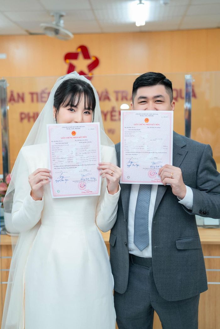 Mai Ngọc hạnh phúc bên chồng doanh nhân (Ảnh: FBNV)