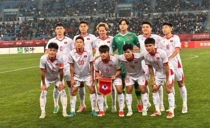 Thủ môn Cao Văn Bình trong màu áo U22 Việt Nam. Ảnh: FBNV