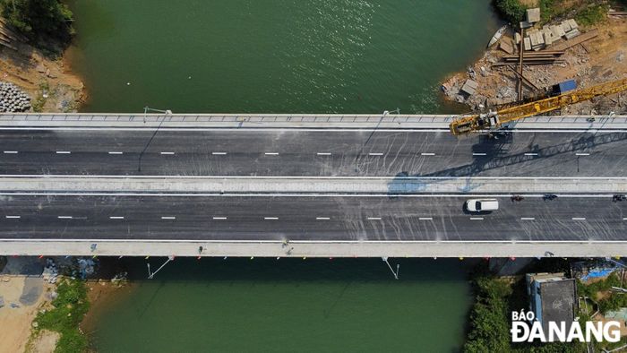 Phần cầu dài 204m, bề rộng 22m với mỗi bên 7m là đường xe chạy. Quy mô cắt ngang trên toàn tuyến là 4 làn xe.