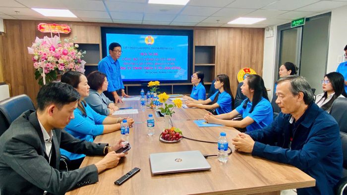 Đồng chí Lê Ngọc Phúc phát biểu tại buổi ra mắt Công đoàn cơ sở Công ty TNHH Thương mại Dịch vụ Ô tô Lâm Đồng