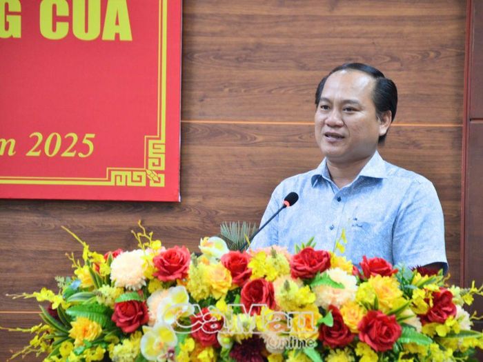 Phó giám đốc Sở Văn hóa - Thể thao và Du lịch Nguyễn Chí Công giải đáp ý kiến của các em.