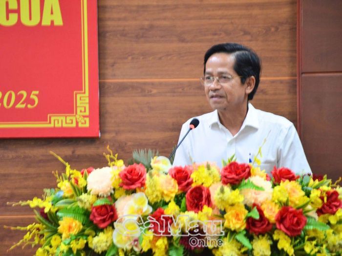 Phó giám đốc Sở Giáo dục và Đào tạo Tạ Thanh Vũ trả lời ý kiến các em đặt ra tại buổi đối thoại.