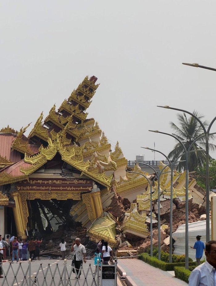 Chùa Mahamuni ở Mandalay, Myanmar sau trận động đất. Ảnh: X/AZ_Intel_