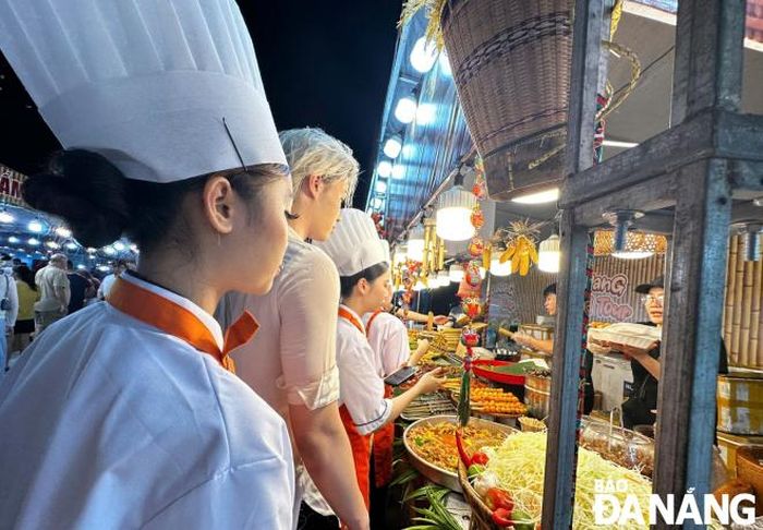Nhiều hoạt động trải nghiệm hấp dẫn tại lễ hội ẩm thực. Ảnh: NGỌC HÀ