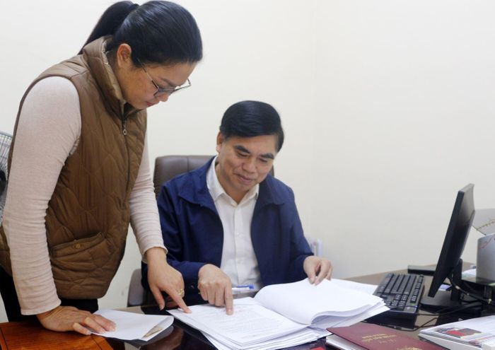 Ông Ngô Quang Hùng, Phó trưởng Ban Tuyên giáo và Dân vận Huyện ủy Nam Đàn (Nghệ An) xin nghỉ hưu trước tuổi dù còn gần 9 năm công tác.