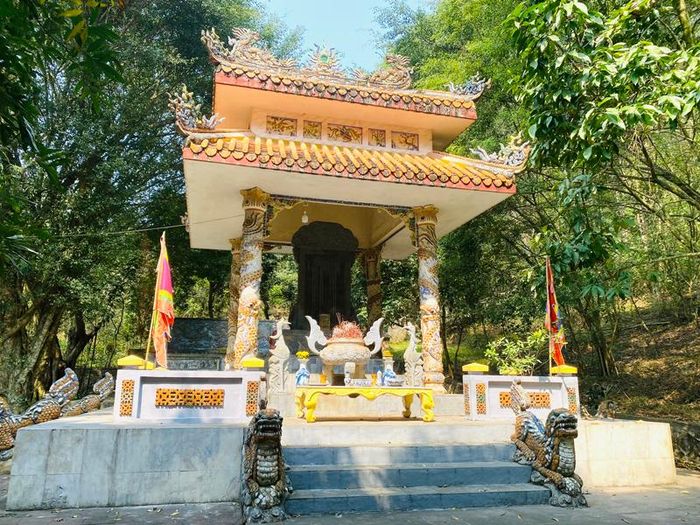 Lăng Trường Nguyên.