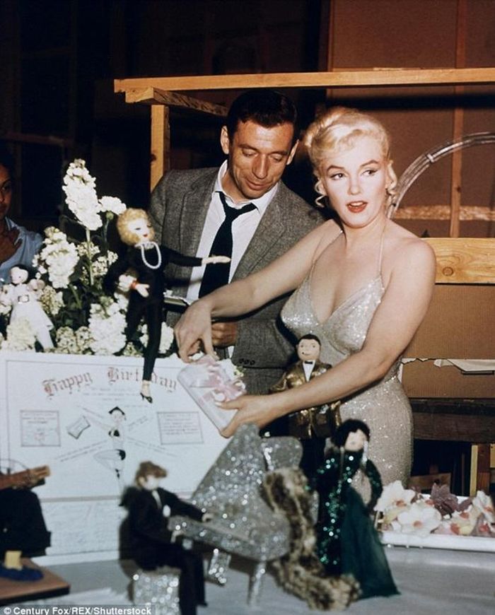 Marilyn Monroe và nam diễn viên người Pháp gợi cảm Yves Montand không che giấu chuyện ân ái trên màn ảnh