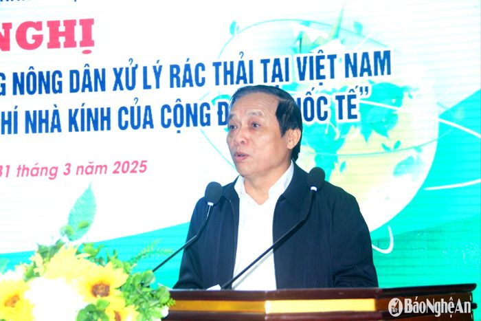Đồng chí Nguyễn Quang Tùng - Chủ tịch Hội Nông dân tỉnh, Trưởng ban quản lý dự án phát biểu khai mạc hội nghị. Ảnh: T.P