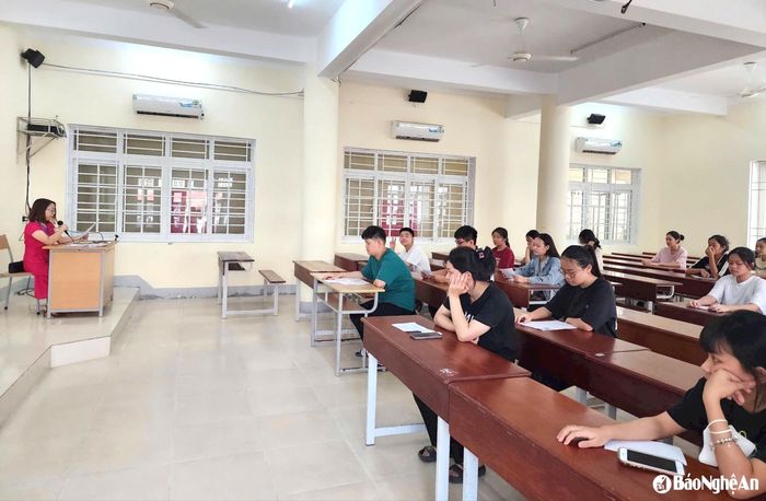 Thí sinh tham dự Kỳ thi tuyển sinh vào lớp 10, Trường THPT chuyên Đại học Vinh năm học 2024 - 2025. Ảnh: Mỹ Hà