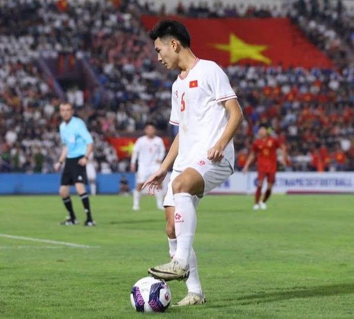 Hậu vệ Lê Tấn Dũng (SLNA) trong màu áo U17 Việt Nam. Ảnh: FBNV