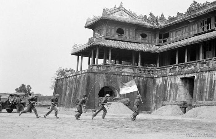  Tỉnh Thừa Thiên-Huế (nay là Thành phố Huế) hoàn toàn giải phóng. (Ảnh: TTXVN) 