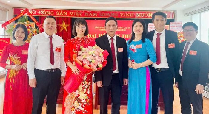  Ra mắt Ban Chấp hành Chi bộ Ngân hàng CSXH tỉnh Lào Cai khóa V, nhiệm kỳ 2020 - 2025 . 
