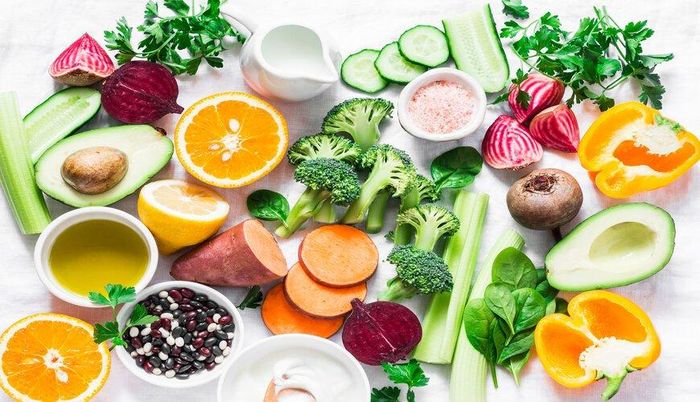 Bổ sung thực phẩm giàu chất chống oxy hóa giúp trẻ hóa làn da.