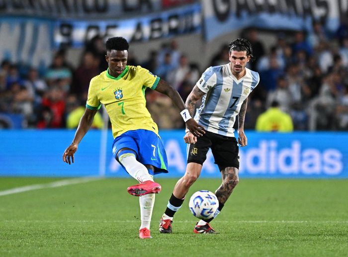 Vinicius cũng gây thất vọng ở tuyển Brazil. Ảnh: Reuters.